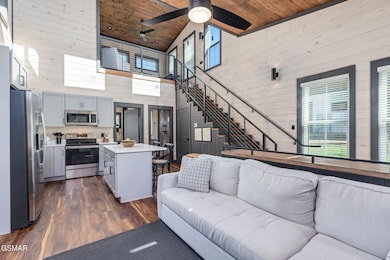 GG-Gray living room-Units 2, 5, 9, 12