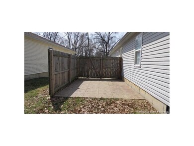 302 Myrtle St, Jeffersonville, IN 47130 - photo 5