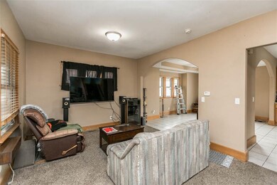 2012 C St SW, Cedar Rapids, IA 52404 - photo 2