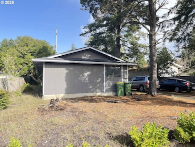 2215 24th St, Florence, OR 97439 - photo 2