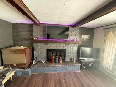 2 Fireplaces