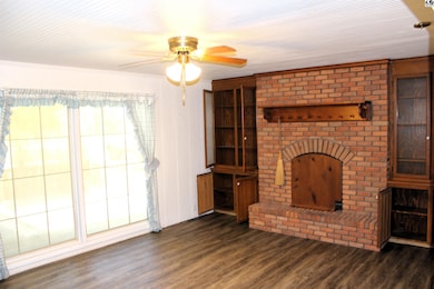 2120 Strassburg, Marion, KS 66861 - photo 5