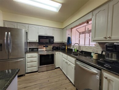 212 Avolyn Dr, Brownwood, TX 76801 - photo 4