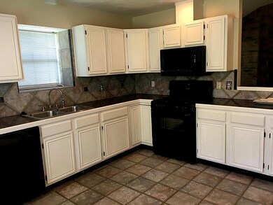 2106 Zavalla Cir, Friendswood, TX 77546 - photo 5