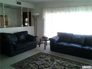 Living Rm to Entry