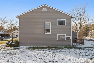 J8 Stonehedge Dr, South Burlington, VT 05403 - photo 4