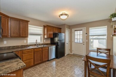 1122 8th St SE, Cedar Rapids, IA 52401 - photo 4
