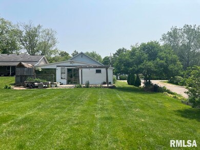 836 S Johnson St, Macomb, IL 61455 - photo 2