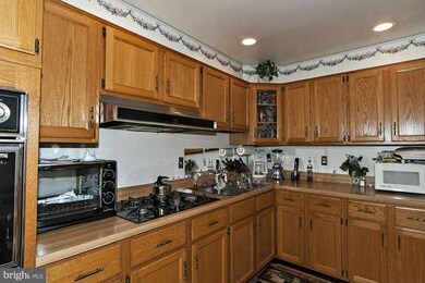 8911 Spring Ave, Lanham, MD 20706 - photo 7