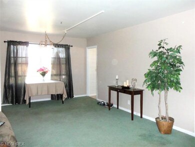 Dining area with Unique moving chandelier to posit