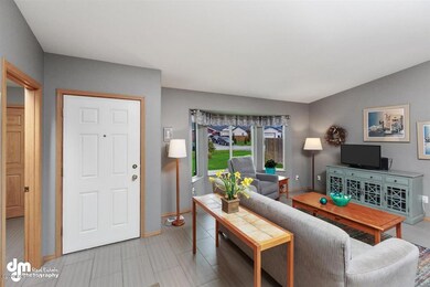 Front Entrance & Living Rm