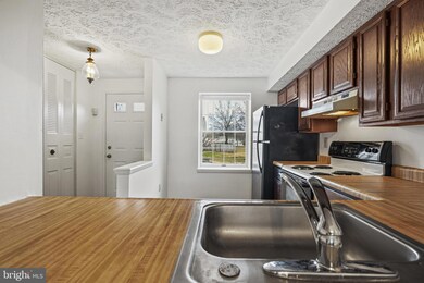 3525 Laurel View Ct, Laurel, MD 20724 - photo 5