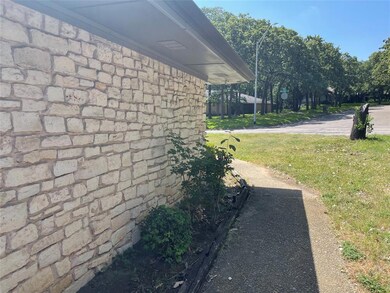 130 Hollyhill Ln, Denton, TX 76205 - photo 2