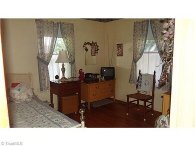 912 Dairy St, Asheboro, NC 27203 - photo 5