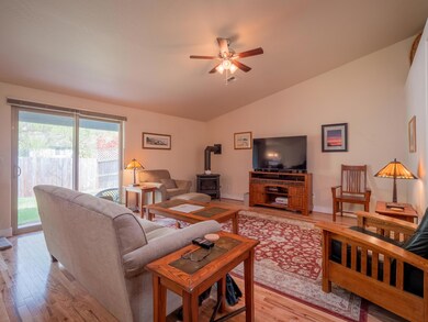 1561 Inverness Dr, Medford, OR 97504 - photo 6