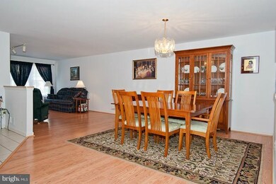 9023 Daum Ct, Springfield, VA 22153 - photo 2