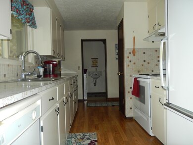 Kitchen & LaundryRoom