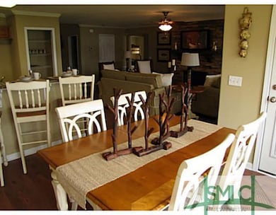 Dining Room. Hardwood Floors
