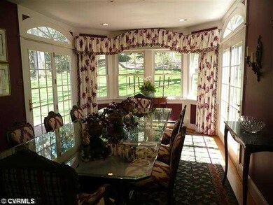 Dining Room - Additional Dining Room View - Banque
