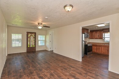 7009 Finch St, Houston, TX 77028 - photo 5