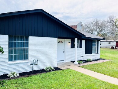 816 Chatman St, Alvin, TX 77511 - photo 2