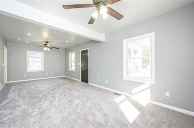 814 E 24th St, Des Moines, IA 50317 - photo 4