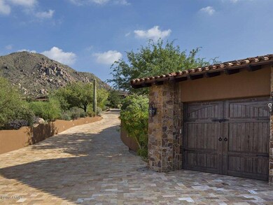 006_Driveway View