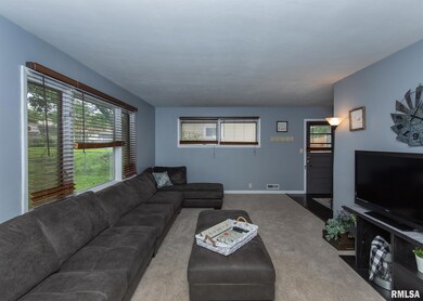 1504 14th St, Bettendorf, IA 52722 - photo 2