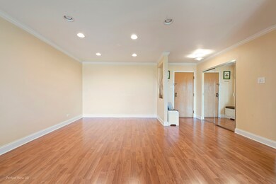 600 Naples Ct unit 307, Glenview, IL 60025 - photo 2