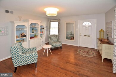 2209 Boxwood Dr, Falls Church, VA 22043 - photo 2