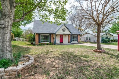 713 Oak Dr, Hurst, TX 76053 - photo 2
