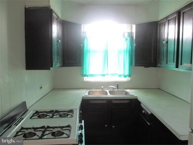 6862 Clover Ln, Upper Darby, PA 19082 - photo 4