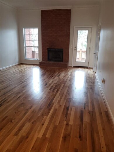 10' ceiling in Living area