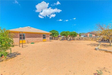 500 Velia Ct, Horizon City, TX 79928 - photo 3