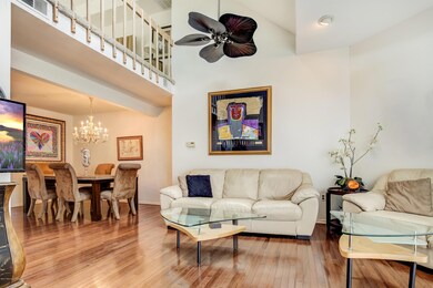 004_Family Room