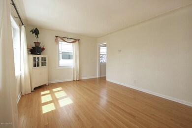 237 West 24th St-3