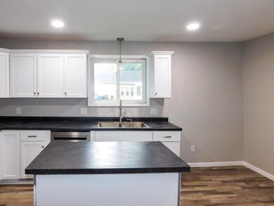 828 W Washington St, Bluffton, IN 46714 - photo 5