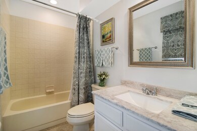 637 Windham Ln, Naperville, IL 60563 - photo 7