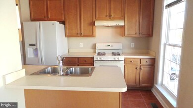 8203 Singleleaf Ln, Lorton, VA 22079 - photo 5