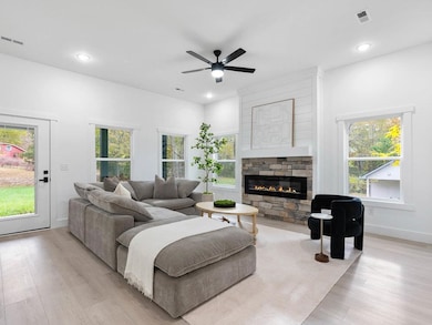 125 Bell Ave, Inman, SC 29349 - photo 5