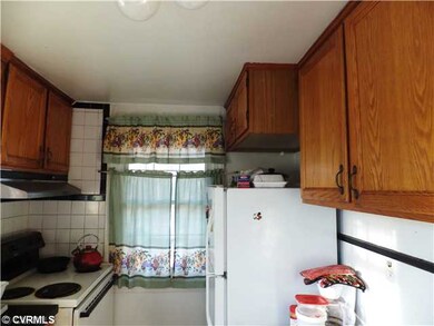 Kitchen - Solid Wood cabinets