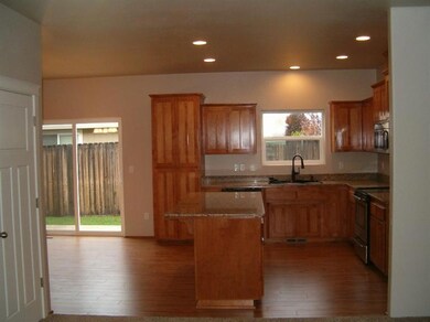 117 Aurora Ln, Central Point, OR 97502 - photo 4