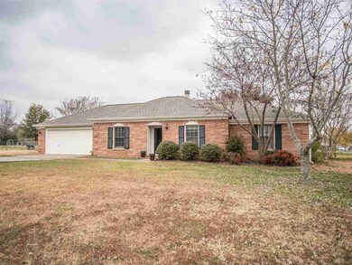 Well maintained rancher Move in Ready.