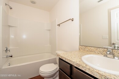 013-photo-bathroom-6729762