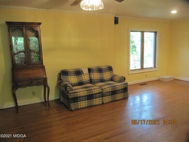 3013 Claridge Den (3)
