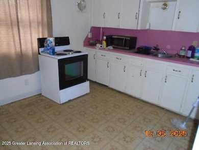 933 N Martin Luther King Junior Blvd, Lansing, MI 48915 - photo 3