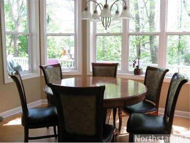 Bayed dining area walks onto screen porch and over