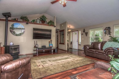 2353 SW Salmon Ave, Redmond, OR 97756 - photo 5