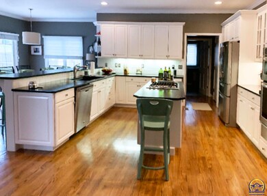 3713 SW Clarion Park Dr, Topeka, KS 66610 - photo 6