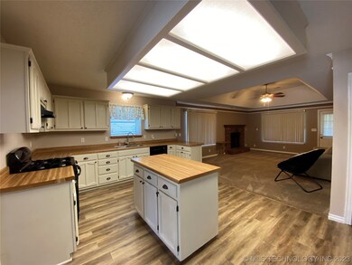 1105 S 32nd St, Broken Arrow, OK 74014 - photo 4